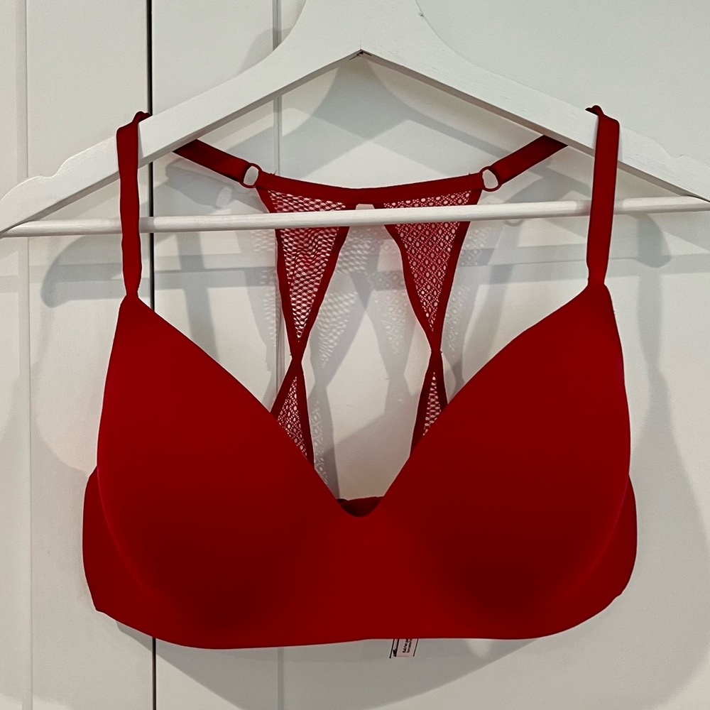 4 for $20 🦋 Victoria’s Secret Red Push-up Bra 36D